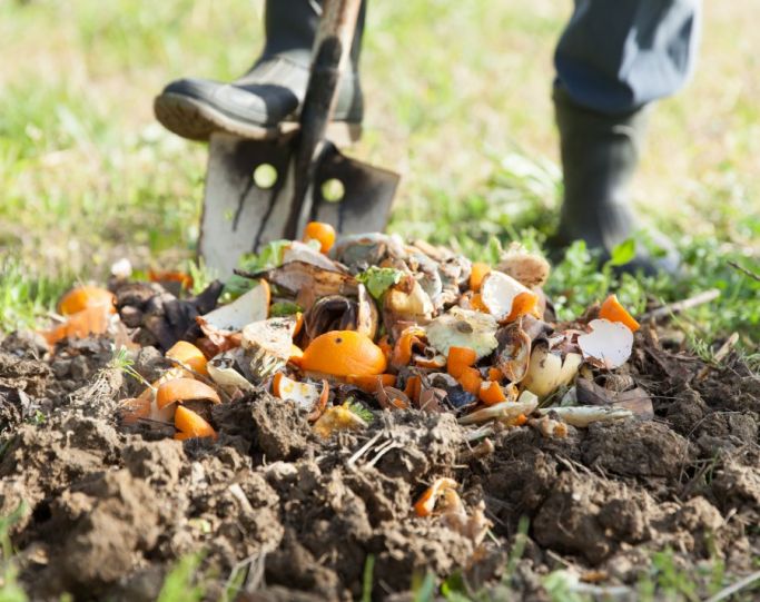 domowy kompostownik pryzma naturalny