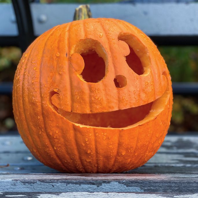 Skąd wziął się zwyczaj wycinania dyń na Halloween? Wszystko o Jack-o’-lantern jak wydrążyć dynię