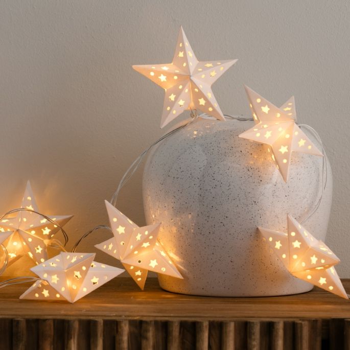 Dekoracje świąteczne z gwiazd nad stołem, dobbies.com