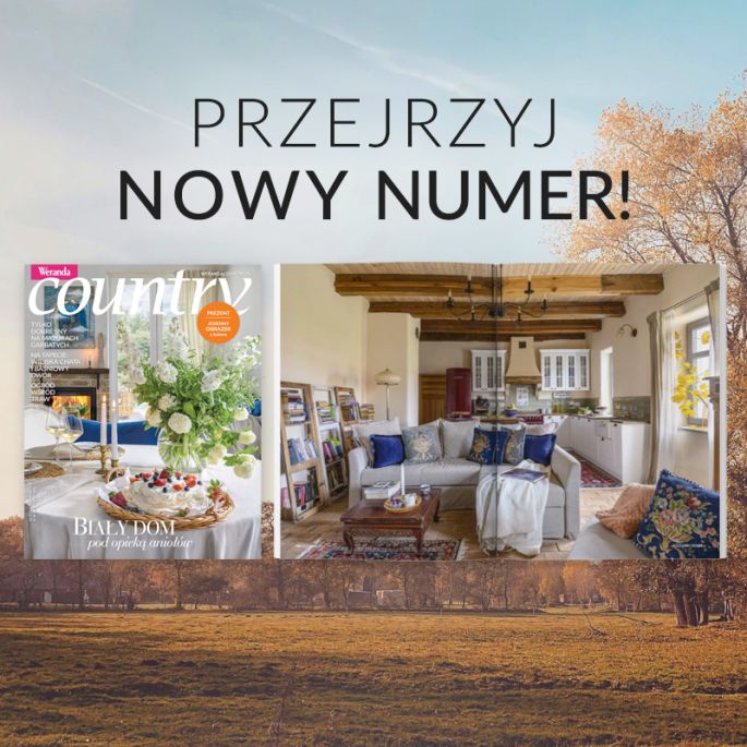 Październikowy numer magazynu „Weranda Country” z okładką i zdjęciem przytulnego wnętrza w rustykalnym stylu na jesiennym tle.