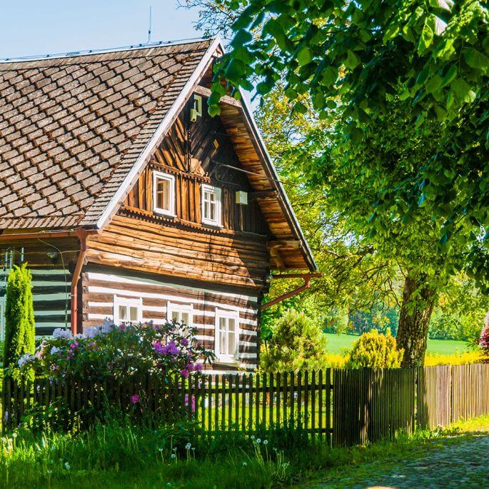 Drewniane ogrodzenie w stylu wiejskim - 14 inspiracji na płoty w stylu rustykalnym. ogrodzenie w stylu wiejskim