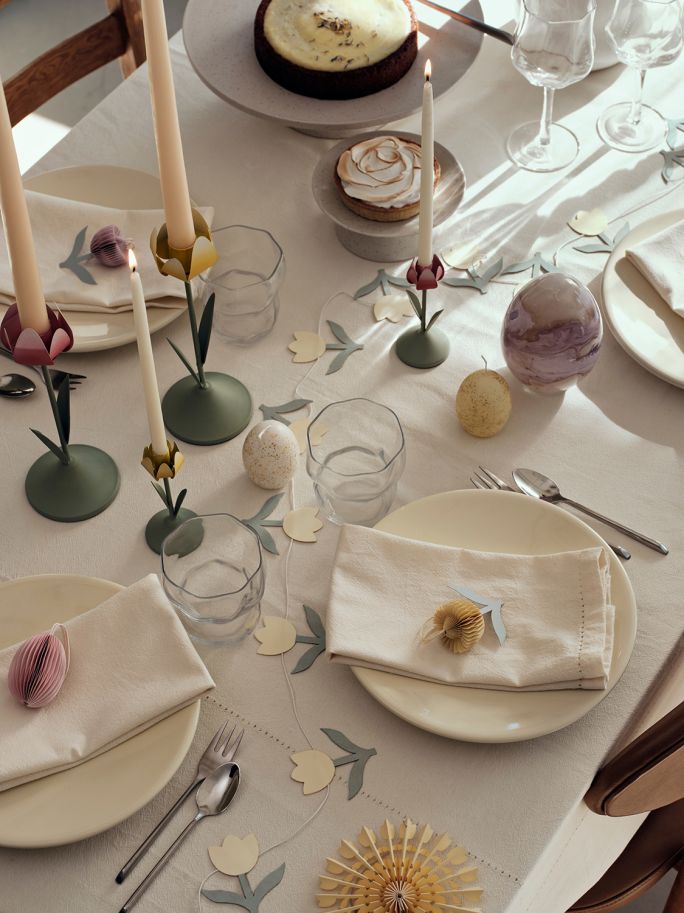 stół wielkanocny w stylu rustykalnym