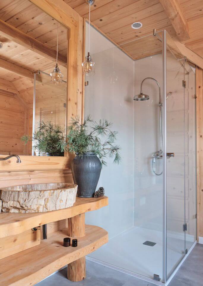 łazienki biało drewniane