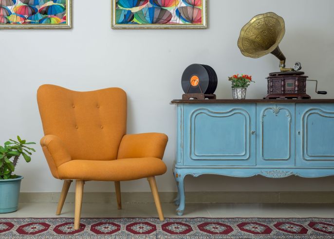 Meble w stylu vintage lubią się z intensywnymi kolorami