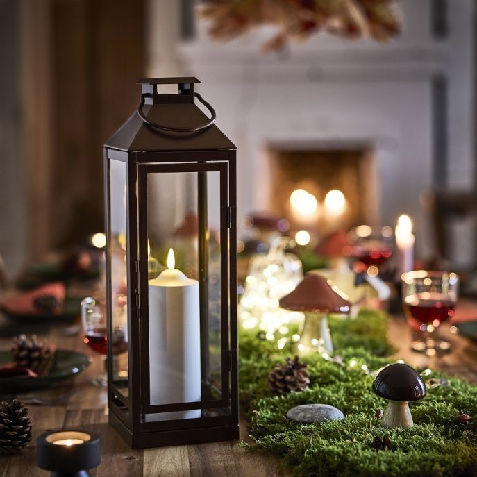 Blask świec to najprostszy sposób, by wprowadzić do domu ciepły, jesienny klimat, fot. ikea.com.