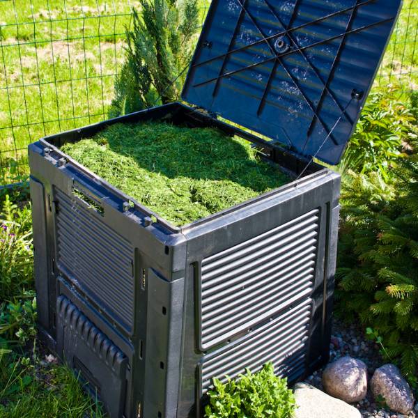 Kompost z trawy od A do Z – przygotowanie, zastosowanie i zalety