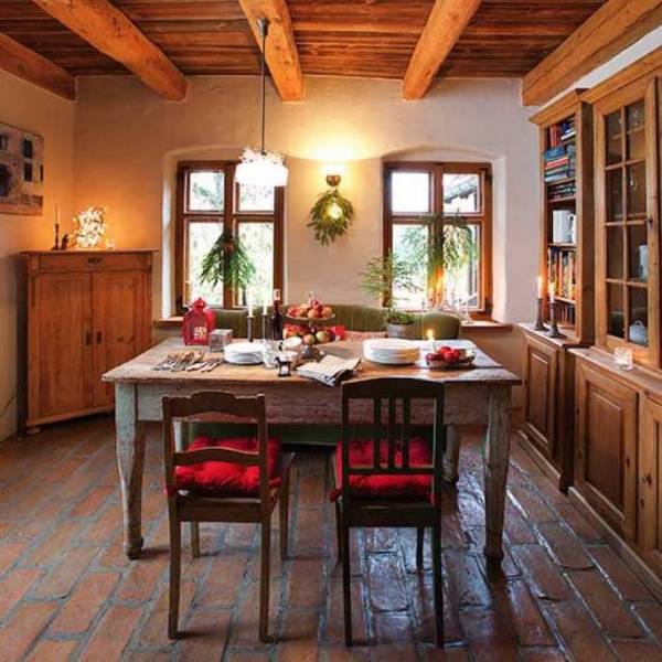 Mazury: stara chata za wsią salon w stylu wiejskim