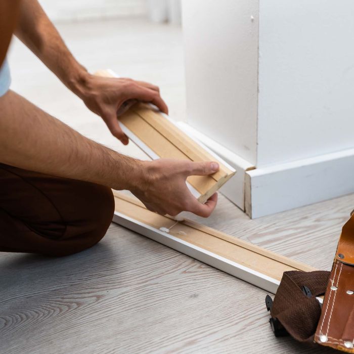 Jak montować listwy przypodłogowe drewniane
