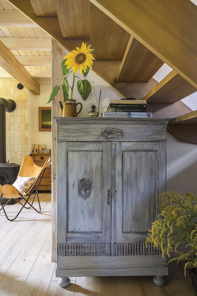 drewniany dom pod miastem