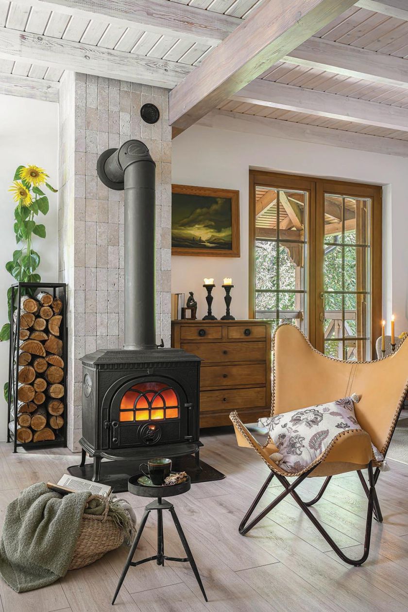 drewniany dom pod miastem