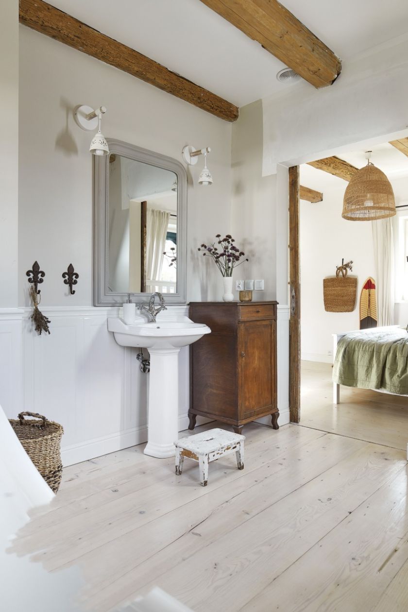 dom z bali w stylu farmhouse umywalka