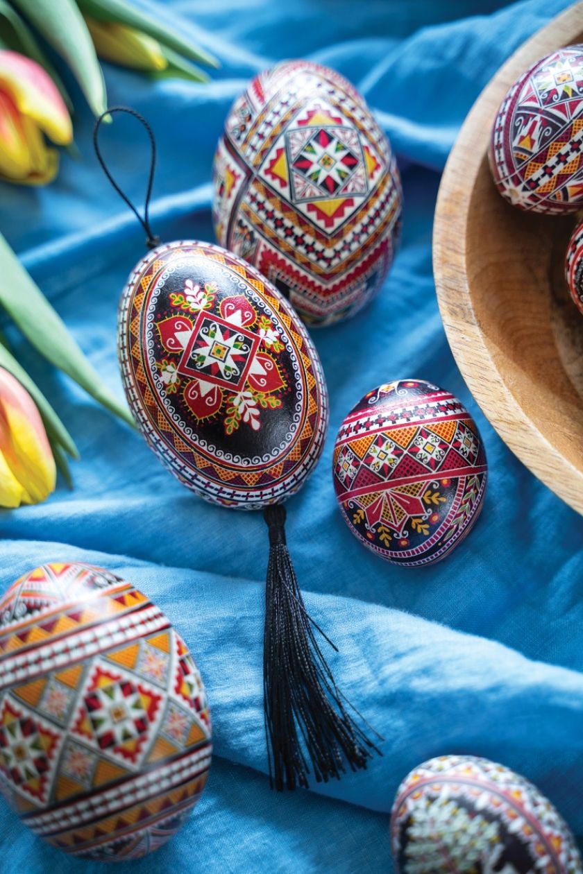 Pisanki woskiem malowane z zawieszką