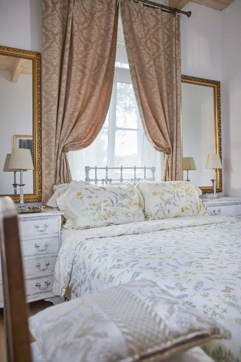 sypialnia w stylu cottagecore