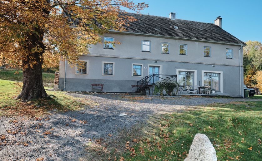 jasny dom na Dolnym Śląsku z zewnątrz