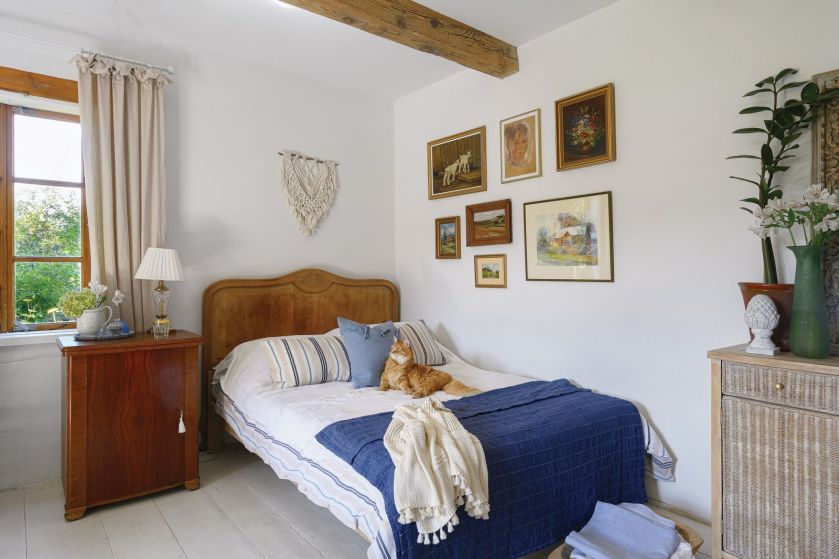 sypialnia w stylu cottagecore