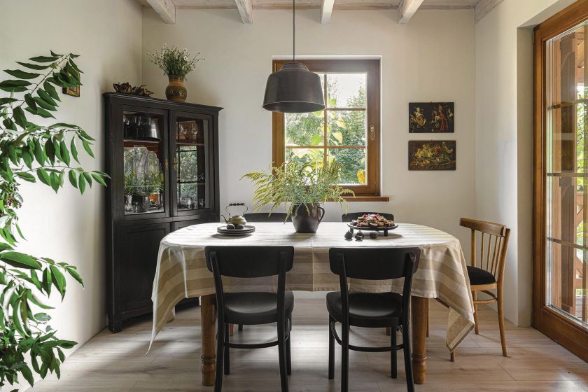 drewniany dom pod miastem