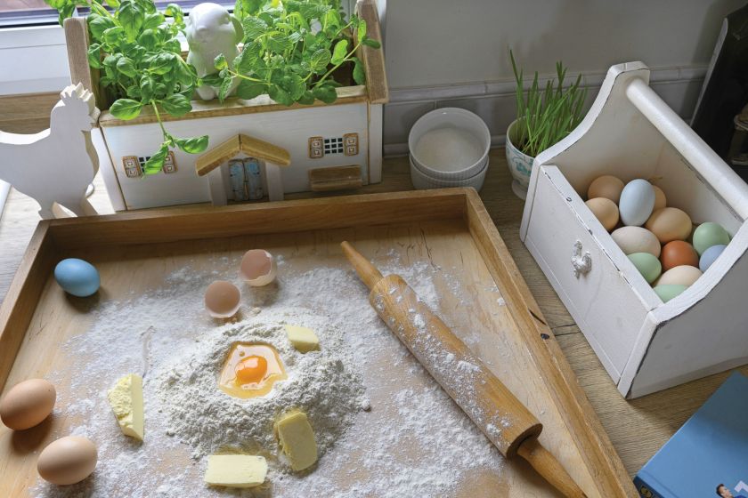 Dom pełen wielkanocnych dekoracji DIY stolnica