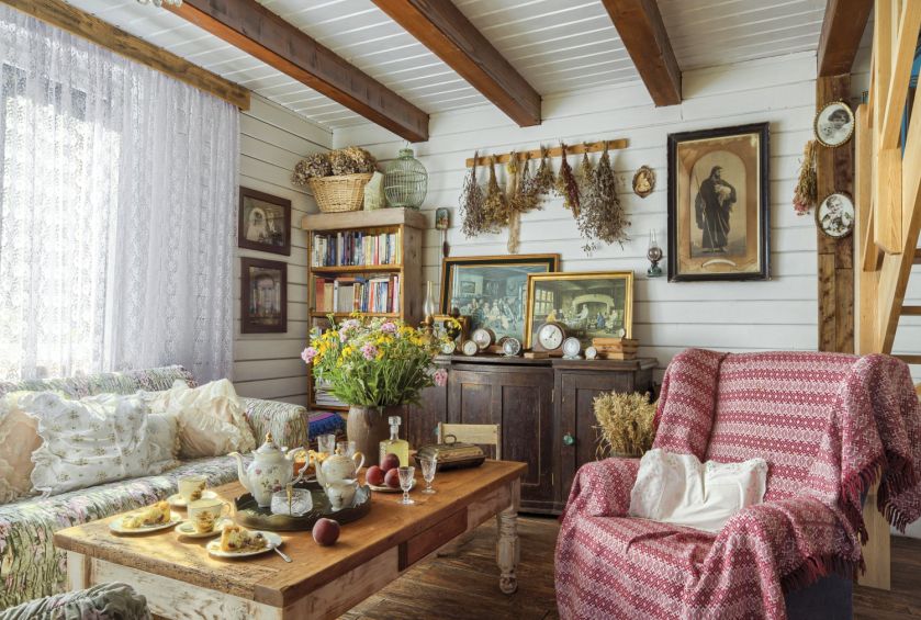 Chata w Bieszczadach w stylu angielskim salon stolik