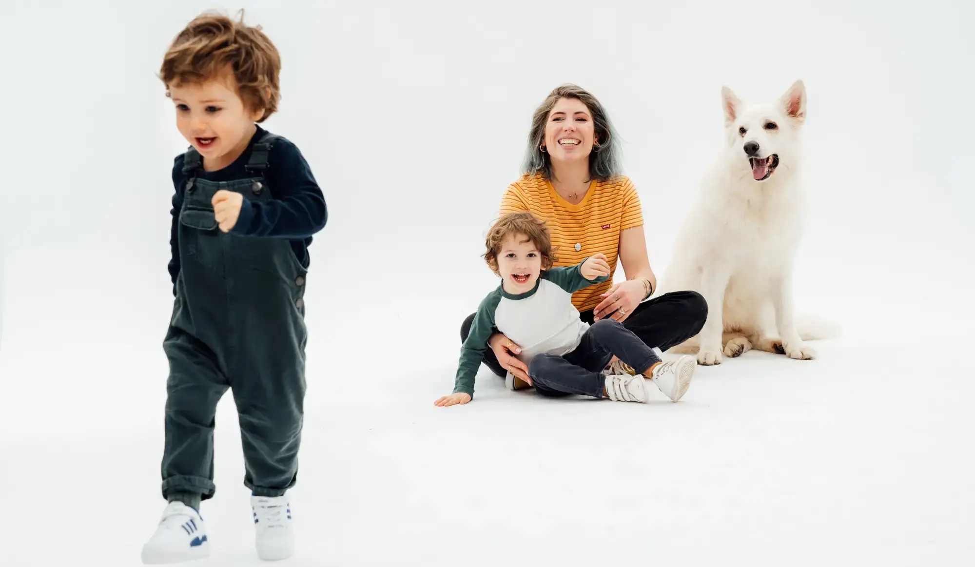 dziecko i pies w domu