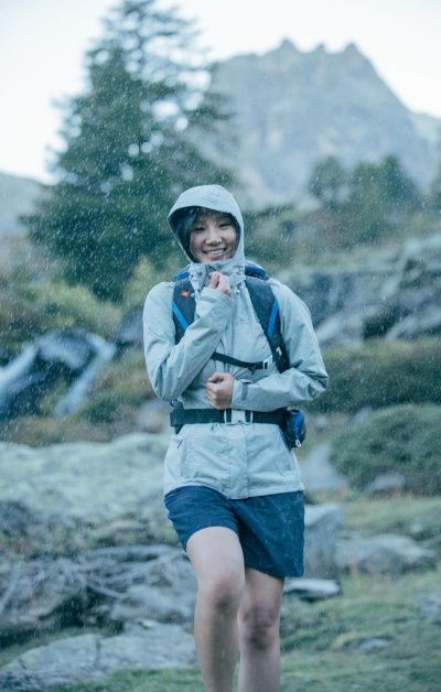 Kurtka turystyczna damska Quechua MH100
